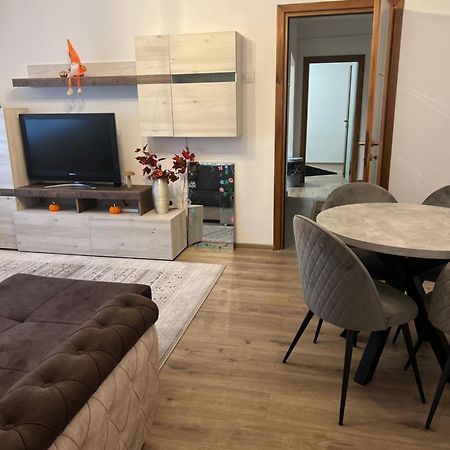 Central Trei Camere Bacău Buitenkant foto