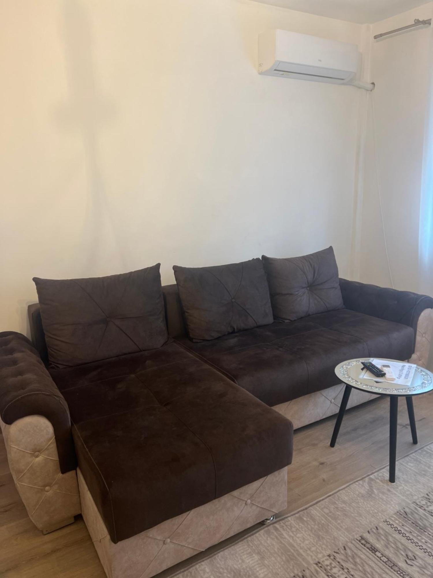 Central Trei Camere Bacău Buitenkant foto