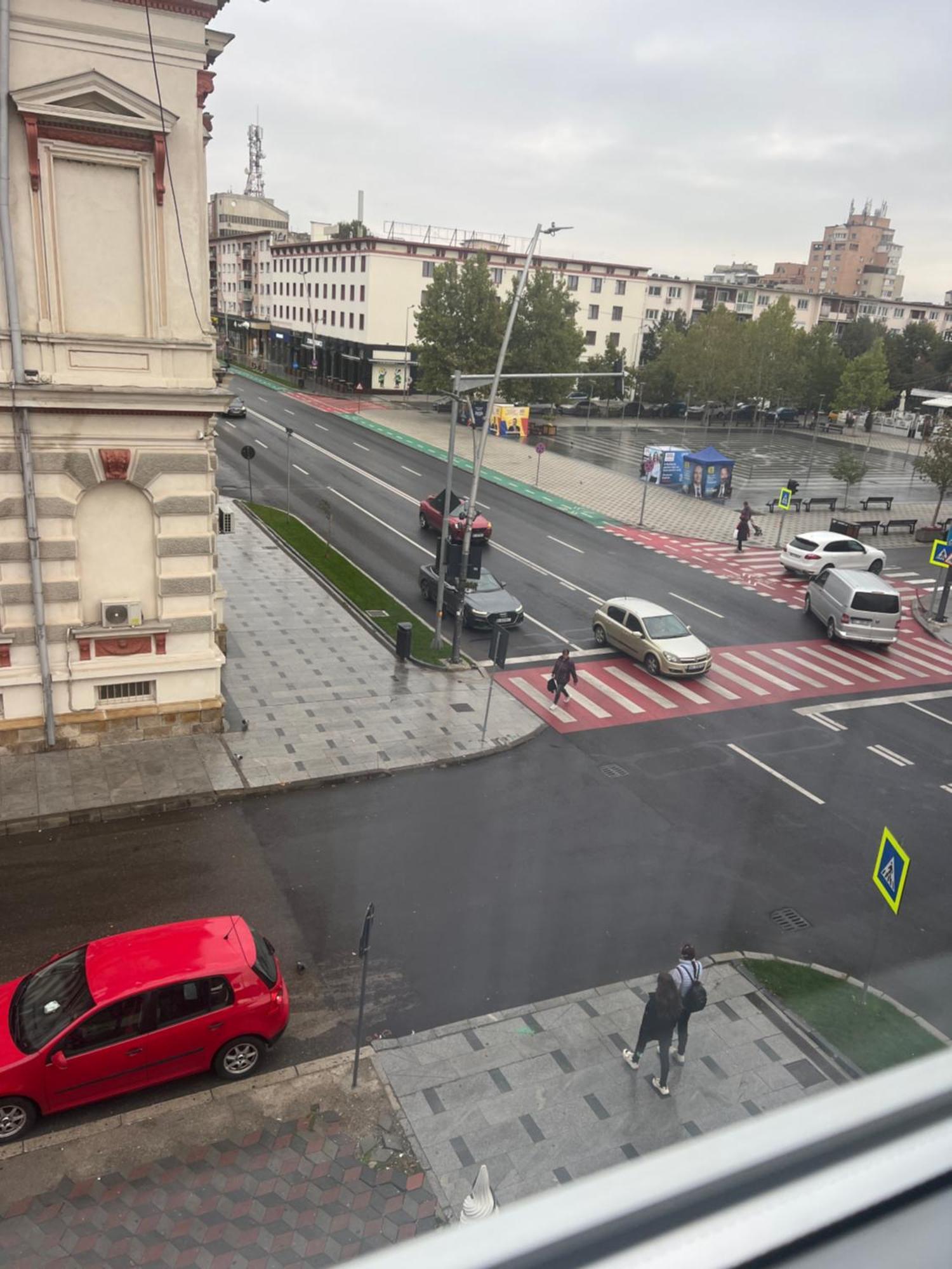 Central Trei Camere Bacău Buitenkant foto