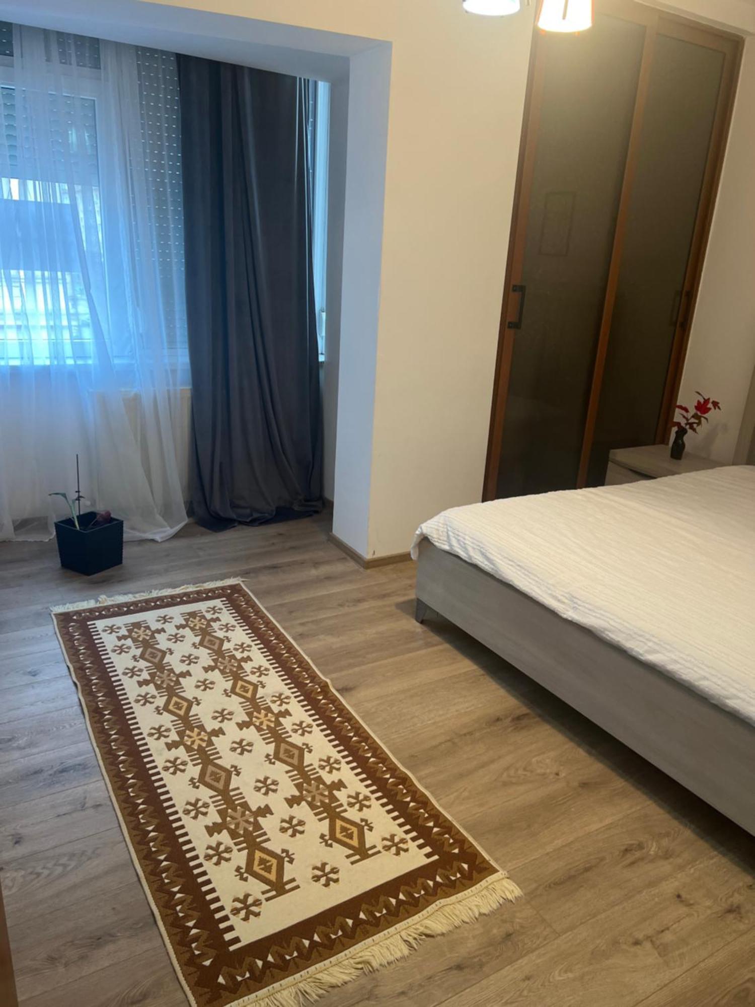 Central Trei Camere Bacău Buitenkant foto