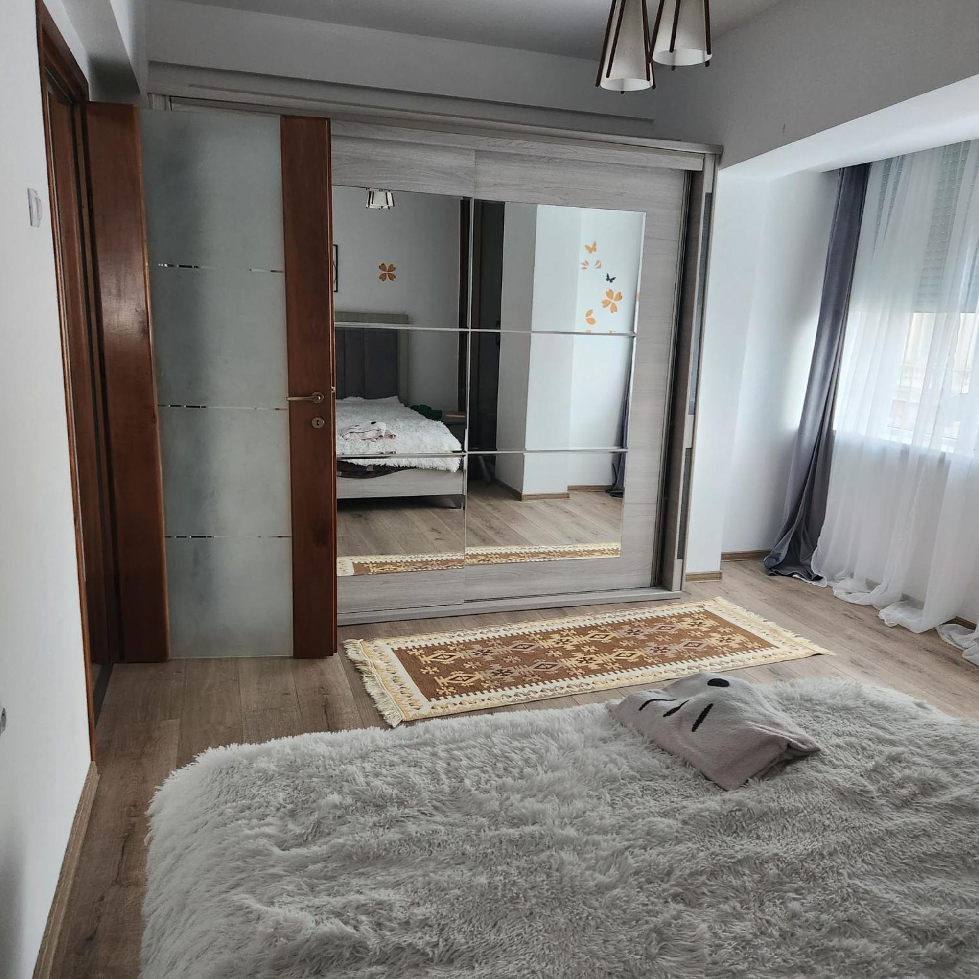 Central Trei Camere Bacău Buitenkant foto